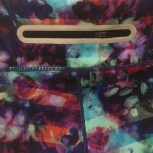 Athleta Pants - Athleta rainbow floral crop leggings sz XXS Athleta Pants - Athleta rainbow floral crop leggings sz XXS